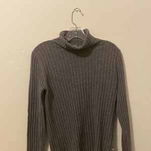 Authentic Burberry gray ribbed turtleneck